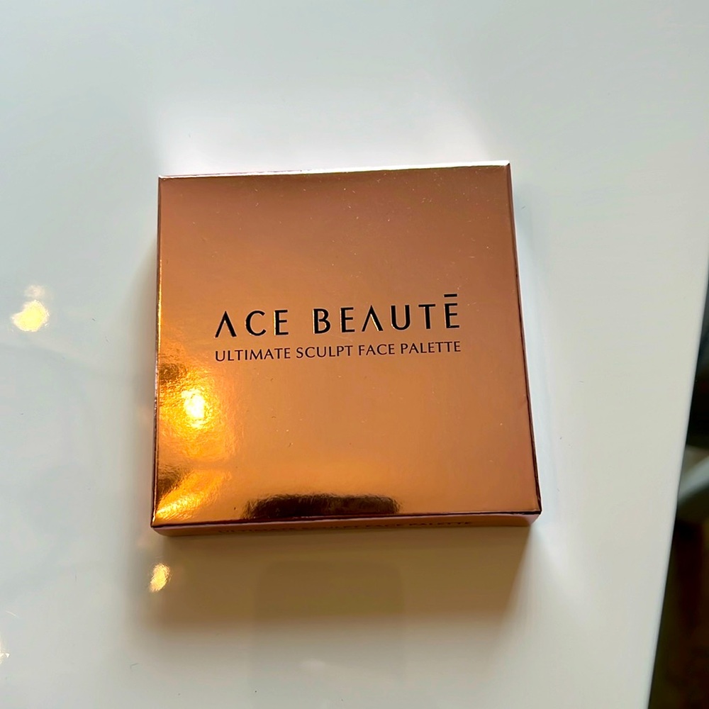 Ace Beaute ultimate sculpt face palette.
